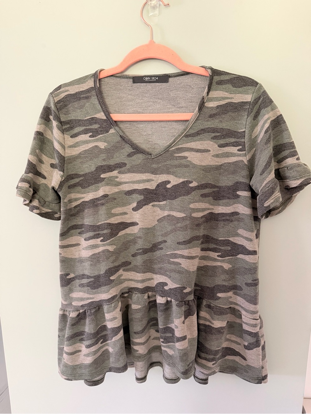 Camo V-Neck Peplum Short Sleeve Tee - Green/Gray